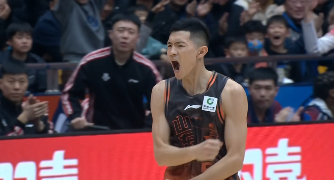 半岛体育在线-强势击败卫冕冠军！近12轮赢了11场，又有一队跻身夺冠大热行列