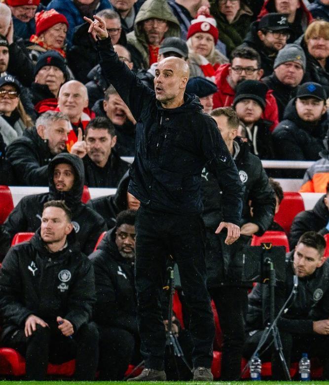 半岛体育在线-瓜帅跌倒塔帅吃饱！哈兰德梦游0射正，曼城2-2森林冠军渐行渐远