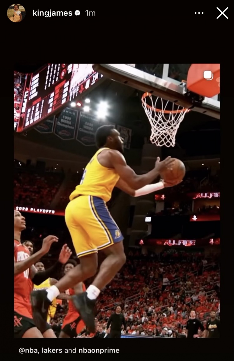 半岛体育官网-父子连线！詹姆斯转发昨日G3助攻布朗尼空接上篮慢放画面