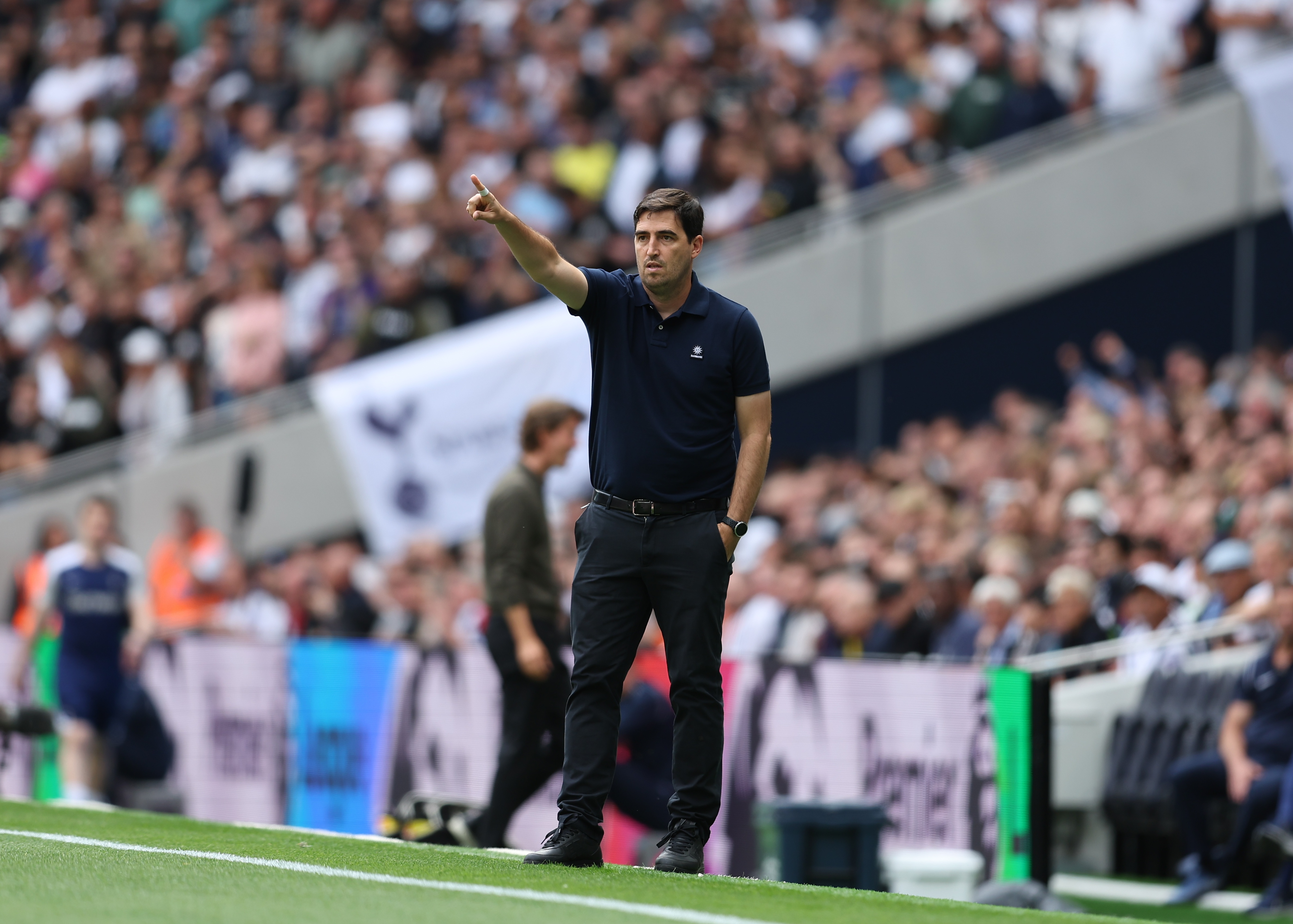 半岛体育-TA盘点切尔西下一任主帅人选：伊劳拉、席尔瓦、法布雷加斯在列